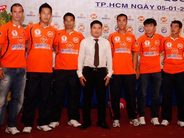 Bầu Thụy (ông Nguyễn Đức Thụy) tuyên bố bỏ bóng đá, các cầu thủ Sài Gòn Xuân Thành đã phải sống trong cảnh thấp thỏm lo âu về tương lai của mình trong những ngày qua.